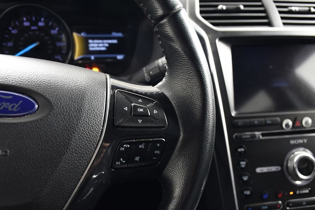 Used 2018 Ford Explorer Limited w/ Equipment Group 301A AWD/4WD image 30