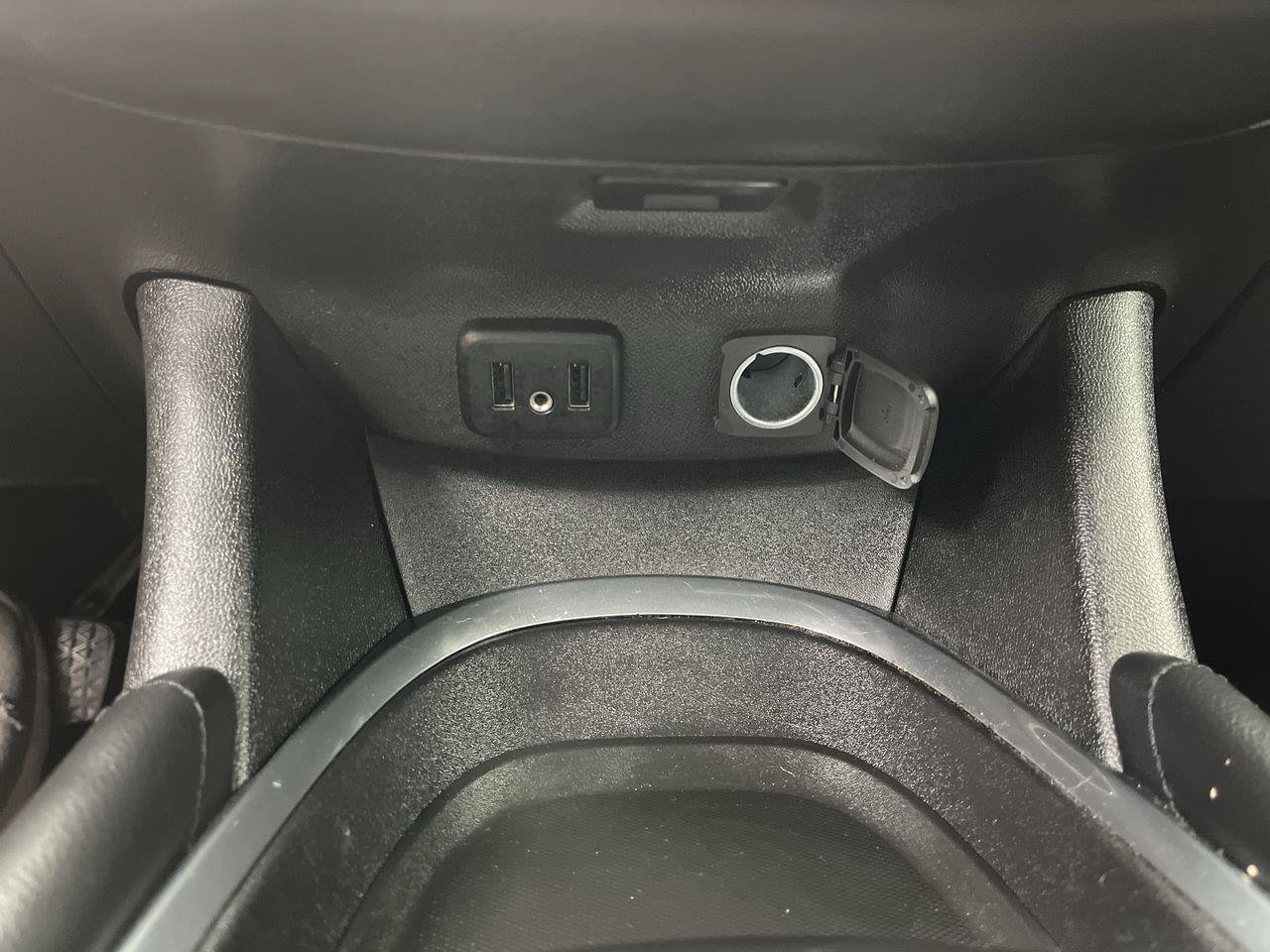 Used 2016 Chevrolet Malibu LT FWD image 21