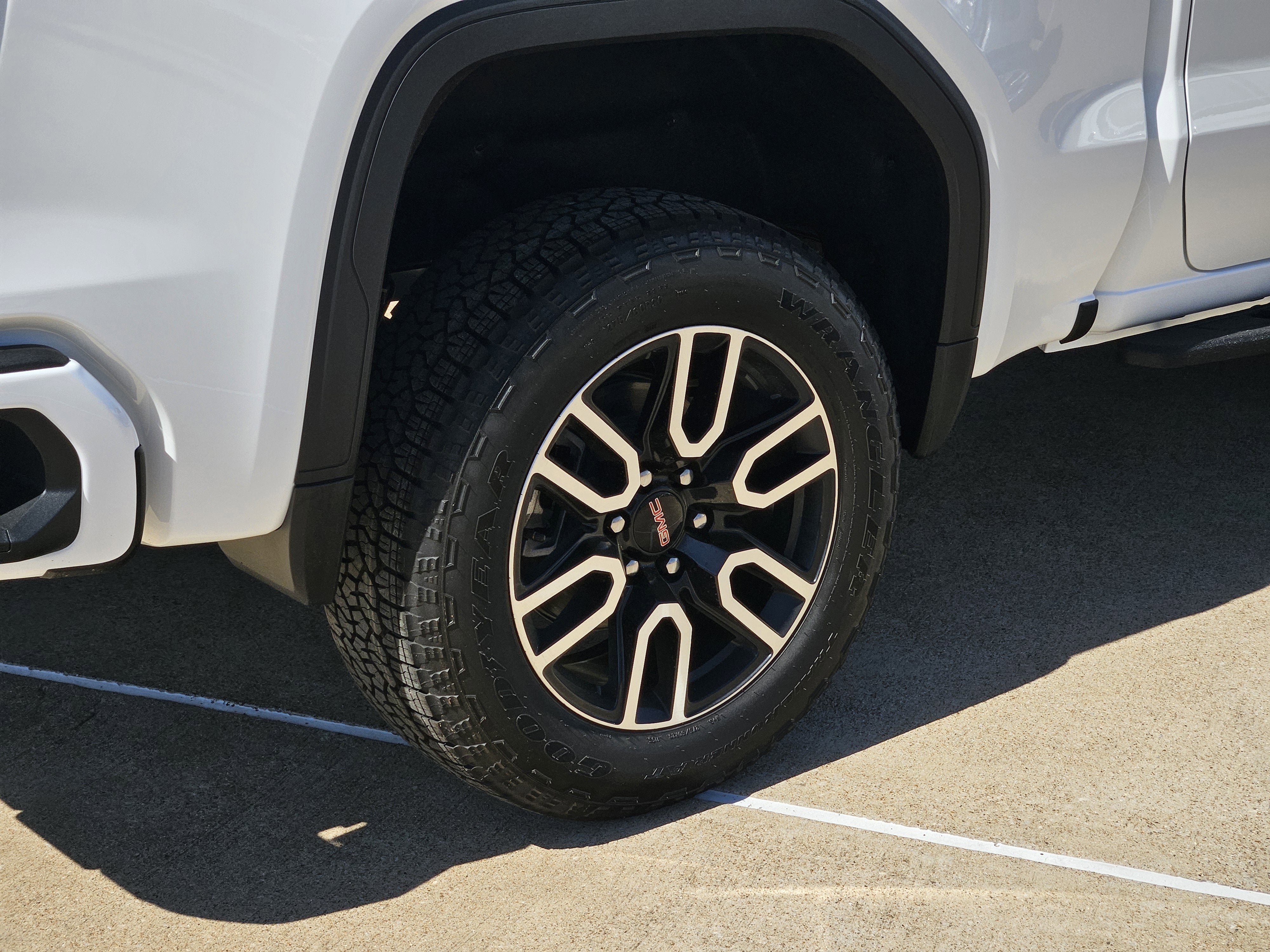 New 2026 GMC Sierra 1500 AT4 w/ AT4 Premium Package AWD/4WD image 9