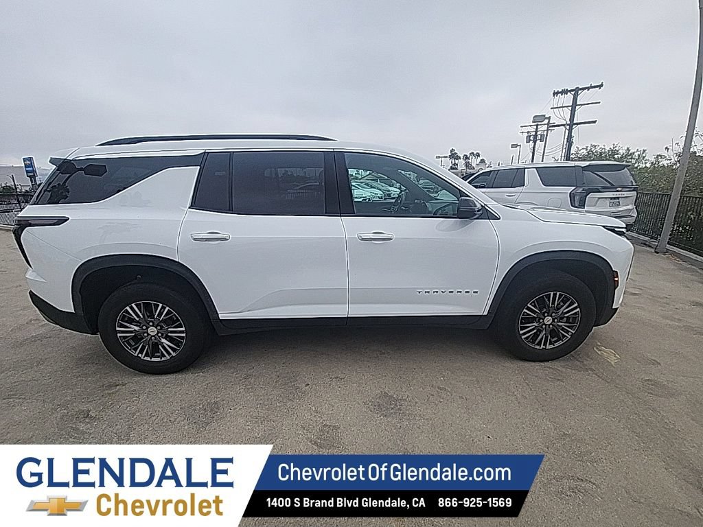 Used 2025 Chevrolet Traverse LT FWD image 7