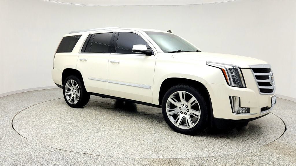 Used 2015 Cadillac Escalade Luxury AWD/4WD image 3