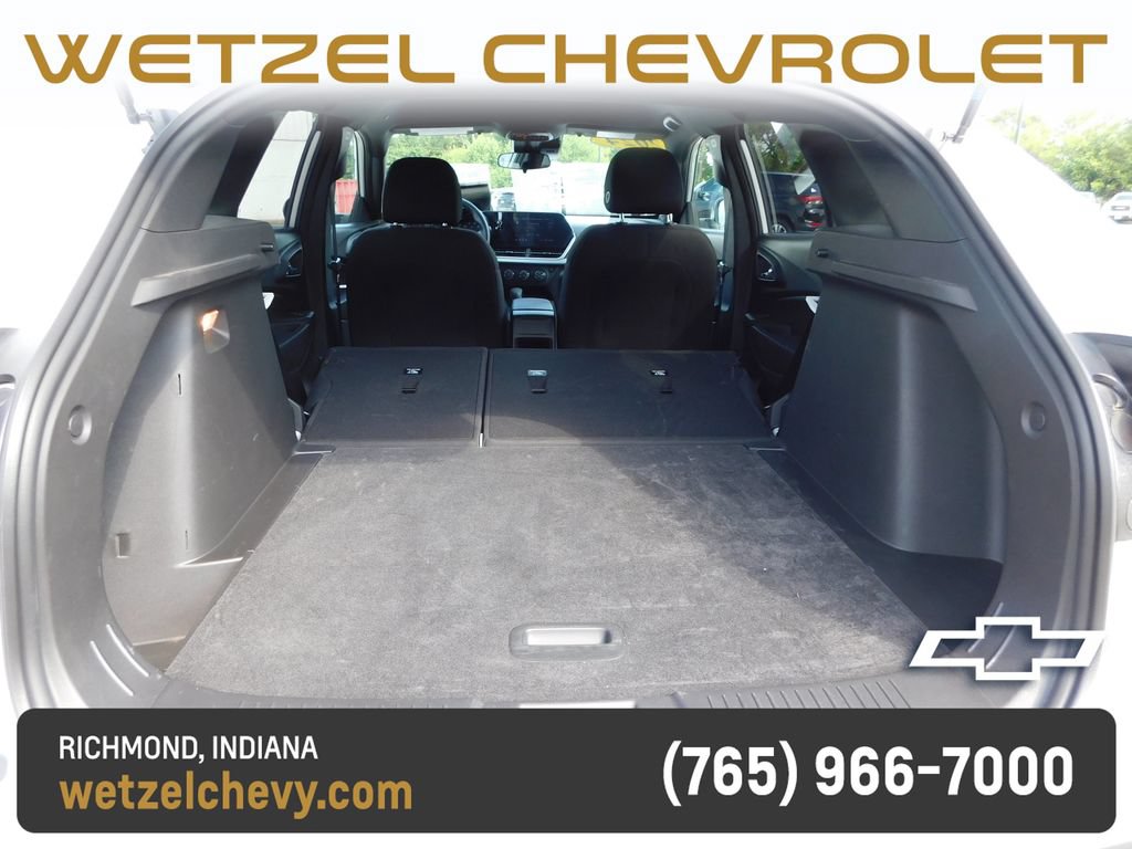 Used 2024 Chevrolet Trax RS FWD image 22