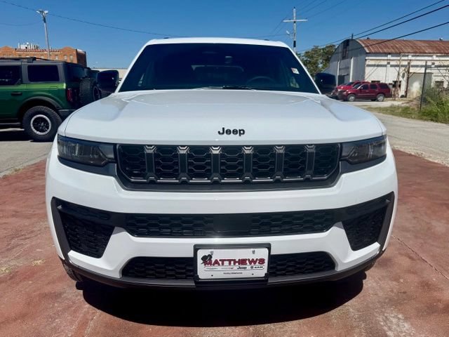 New 2027 Jeep Grand Cherokee Altitude AWD/4WD image 2