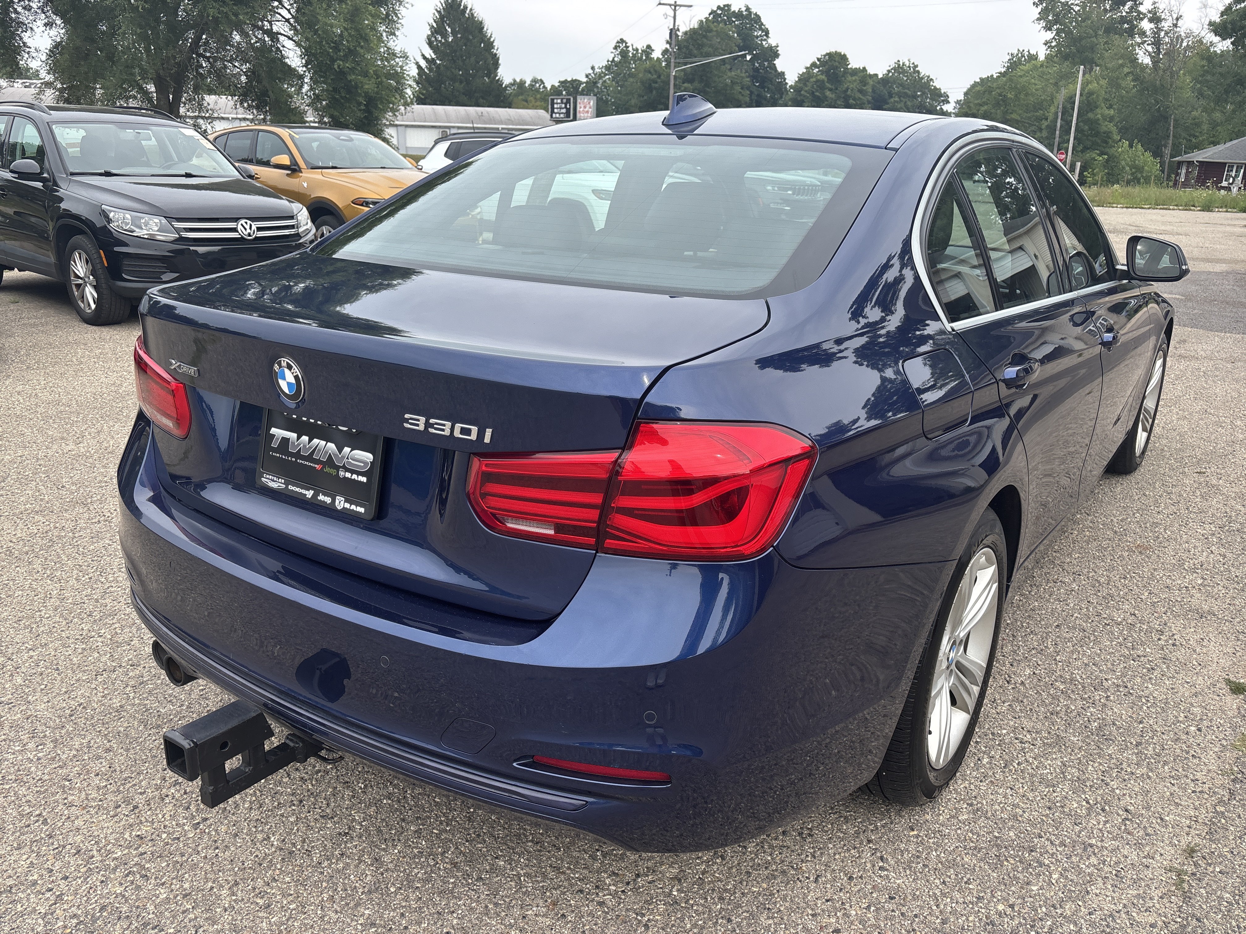 Used 2018 BMW 330i xDrive Sedan AWD/4WD image 3