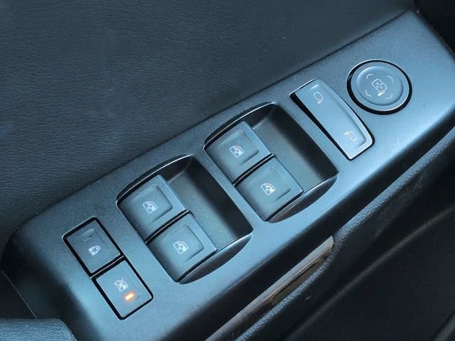 Used 2018 Chevrolet Suburban LS RWD image 23