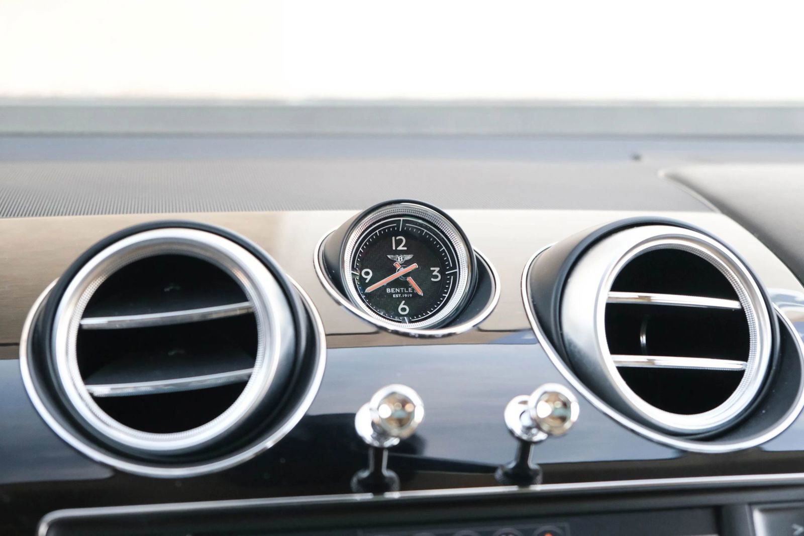 Used 2018 Bentley Bentayga image 43