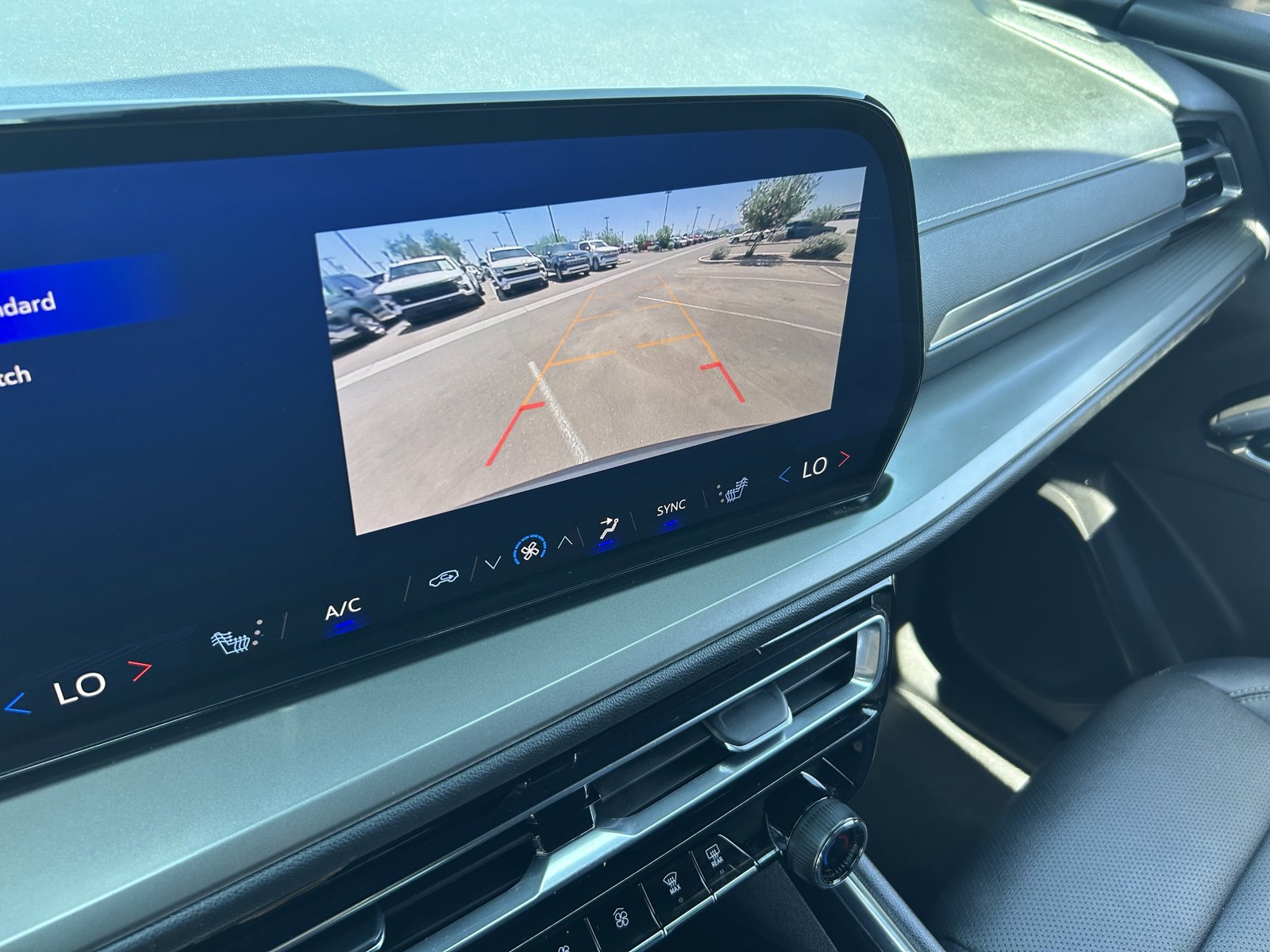 Certified 2025 Chevrolet Traverse LT FWD image 30