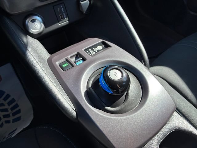 Certified 2025 Nissan Leaf S FWD image 32