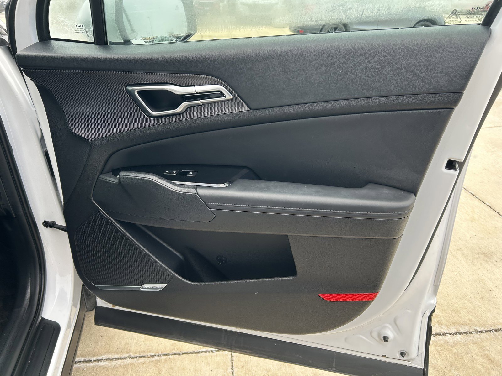 Used 2025 Kia Sportage SX image 18