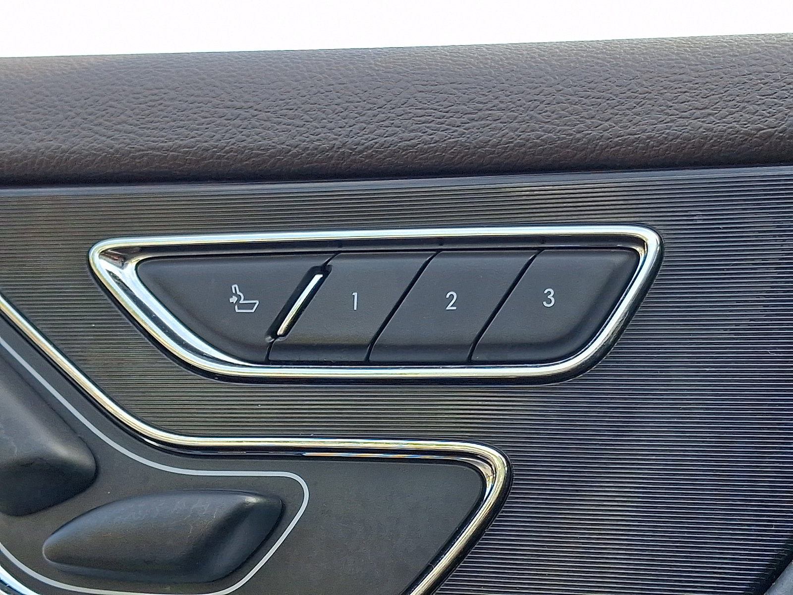 Used 2022 Lincoln Corsair AWD w/ Premium Package image 28