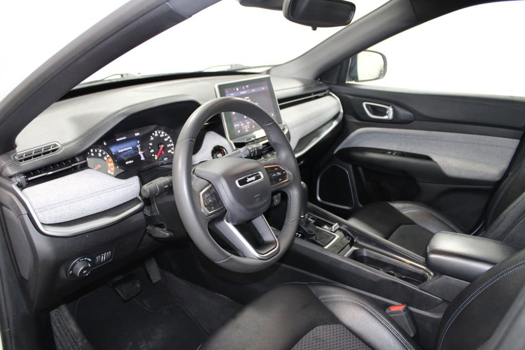 Used 2024 Jeep Compass Latitude image 21