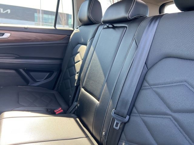 Used 2024 Volkswagen Atlas SE image 30