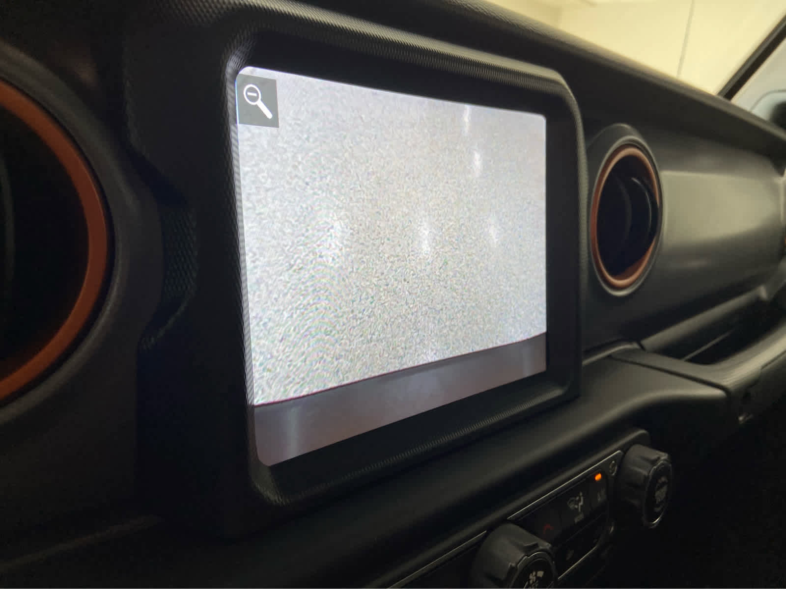 Used 2023 Jeep Gladiator Mojave w/ Cold Weather Group image 35