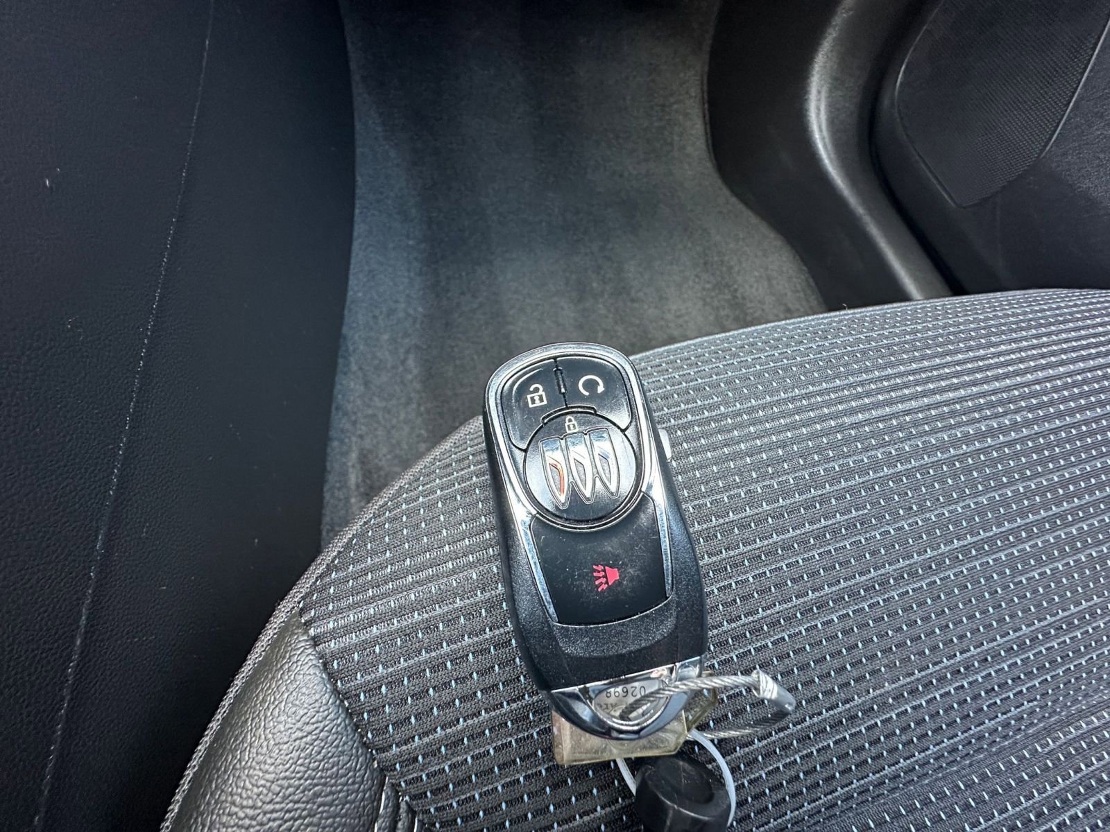 Used 2025 Buick Envista Preferred image 25