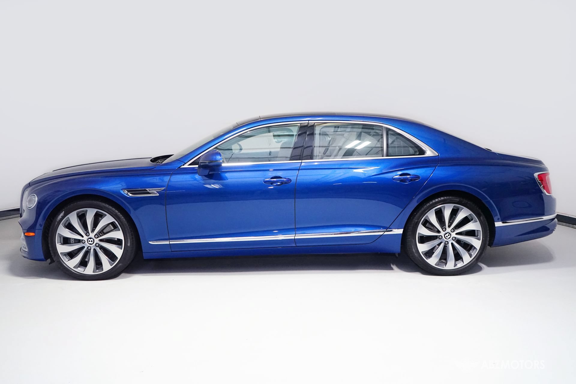 Used 2022 Bentley Flying Spur V8 AWD/4WD image 4