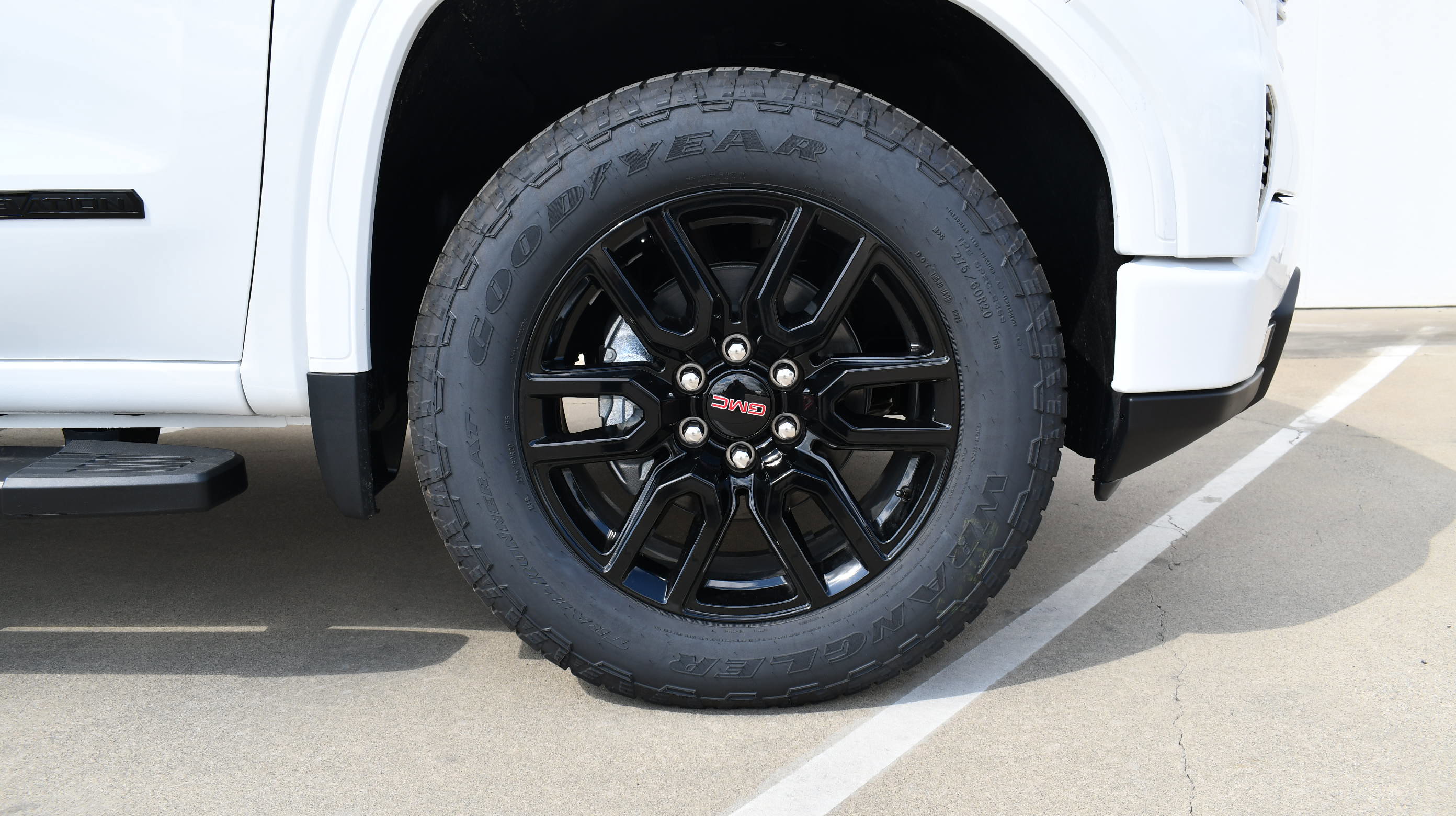 New 2026 GMC Sierra 1500 Elevation w/ LPO, Elevation Black Package AWD/4WD image 4