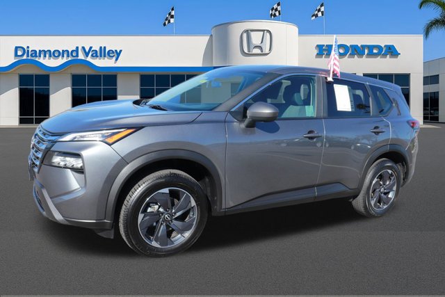 Used 2024 Nissan Rogue SV image 3