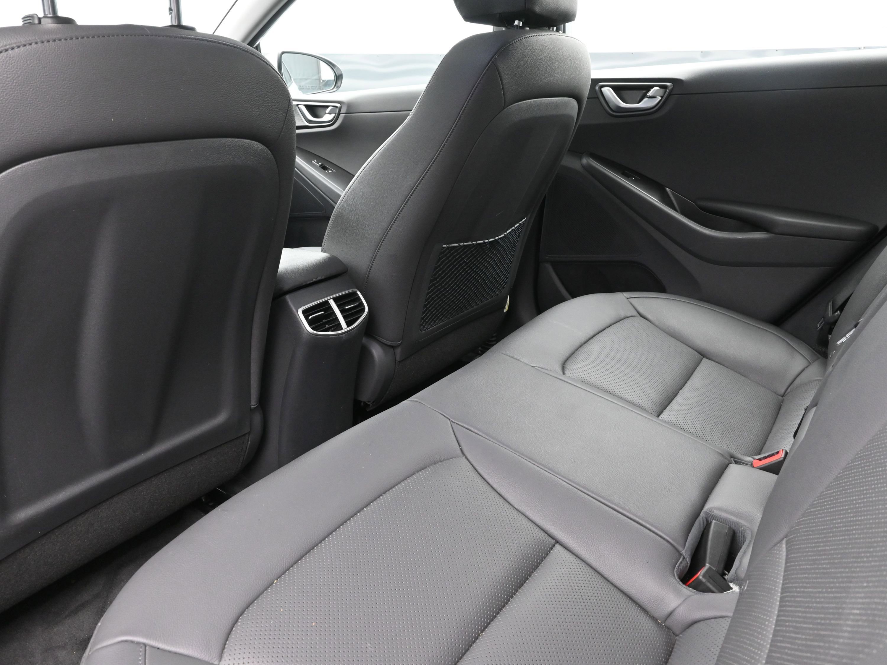 Used 2020 Hyundai Ioniq Limited image 21