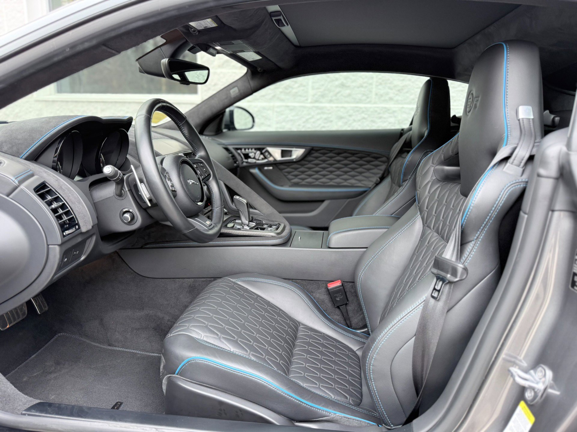 Used 2017 Jaguar F-TYPE SVR image 16