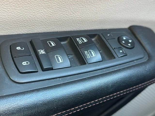 Used 2019 Chrysler Pacifica Touring-L image 17