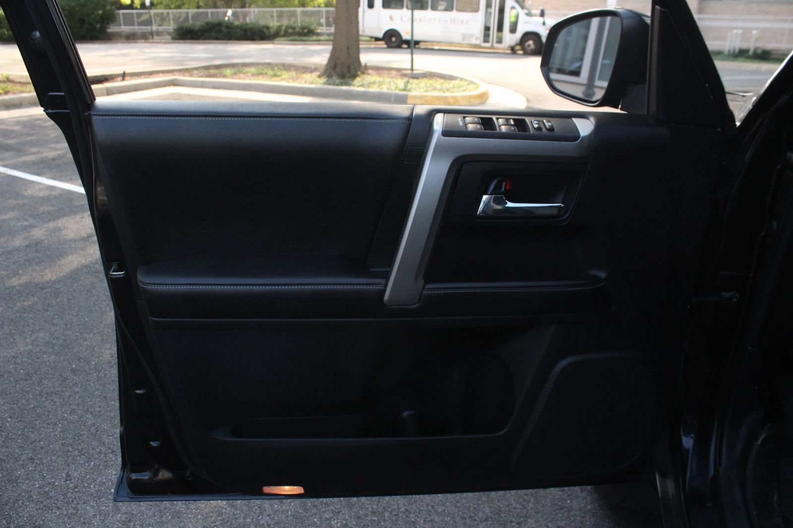 Used 2016 Toyota 4Runner SR5 AWD/4WD image 15