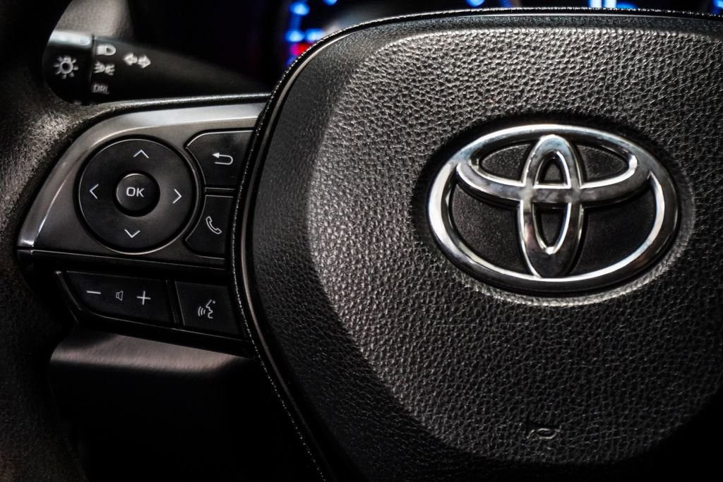 Used 2020 Toyota RAV4 LE image 14