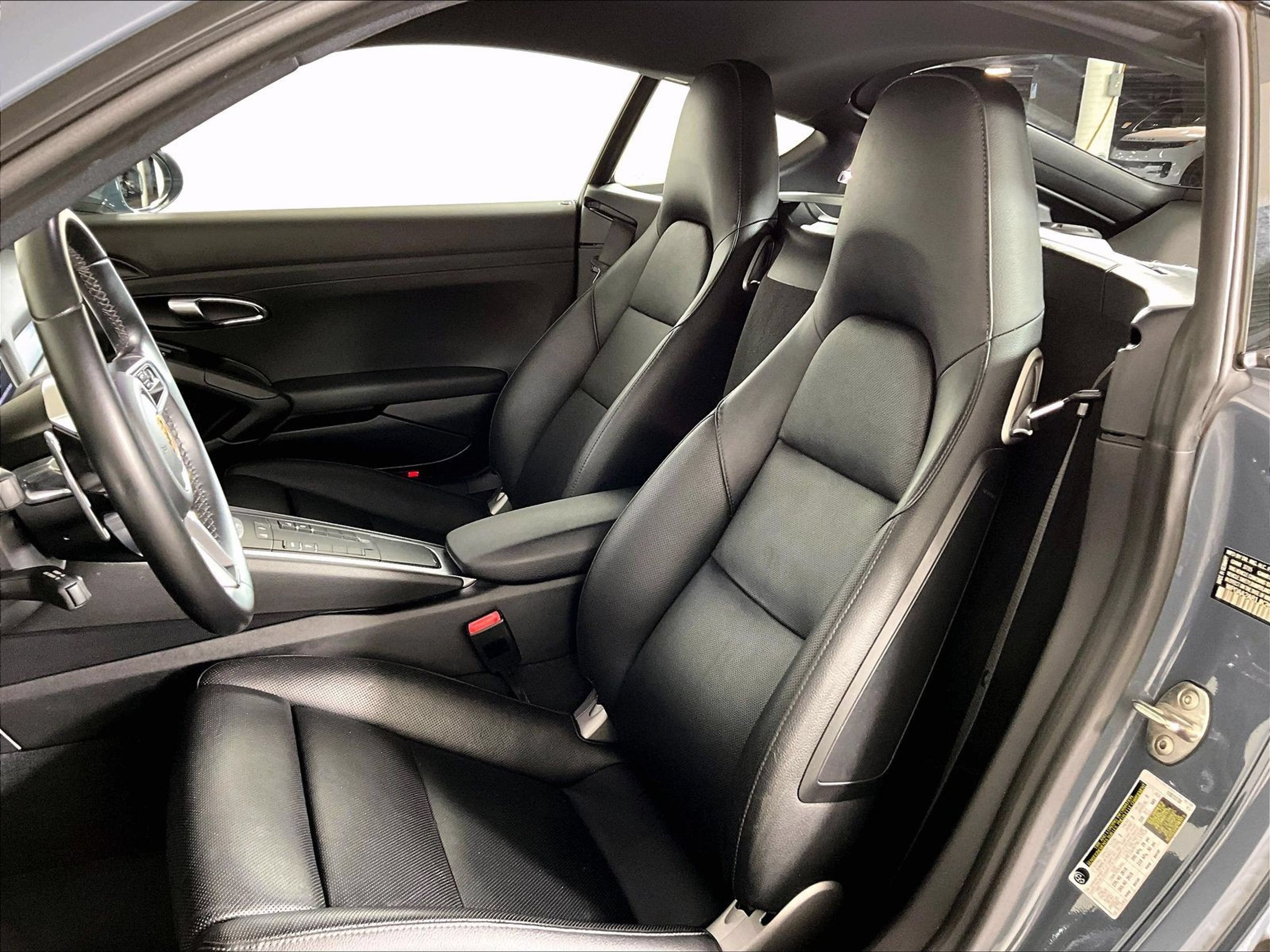 Certified 2018 Porsche 718 Cayman RWD image 5