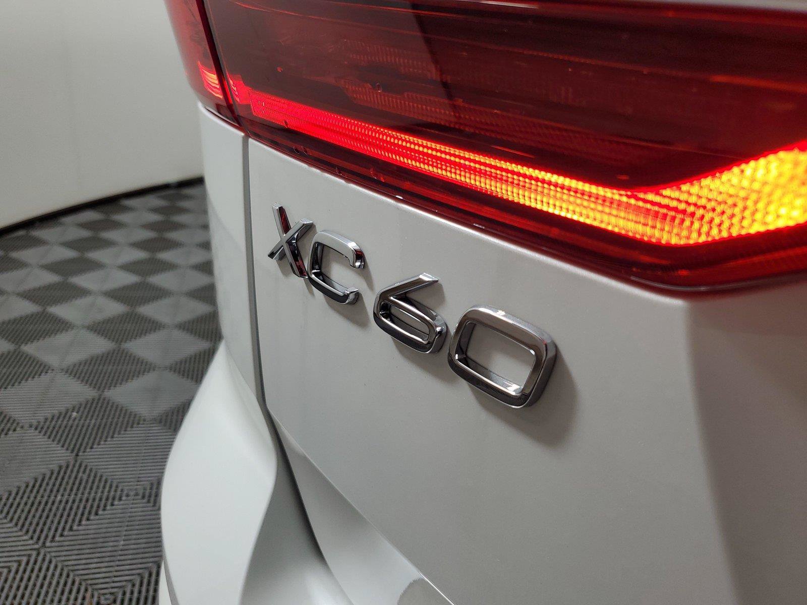 New 2027 Volvo XC60 B5 Plus AWD/4WD image 8