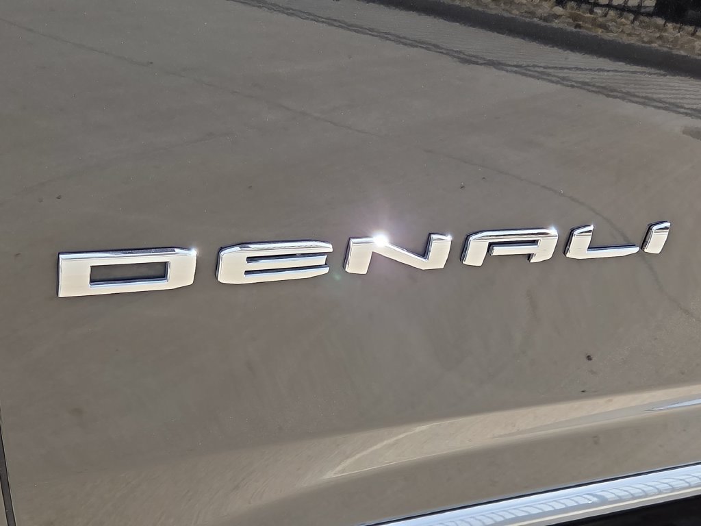 Used 2023 GMC Yukon XL Denali w/ Denali Reserve Package AWD/4WD image 10