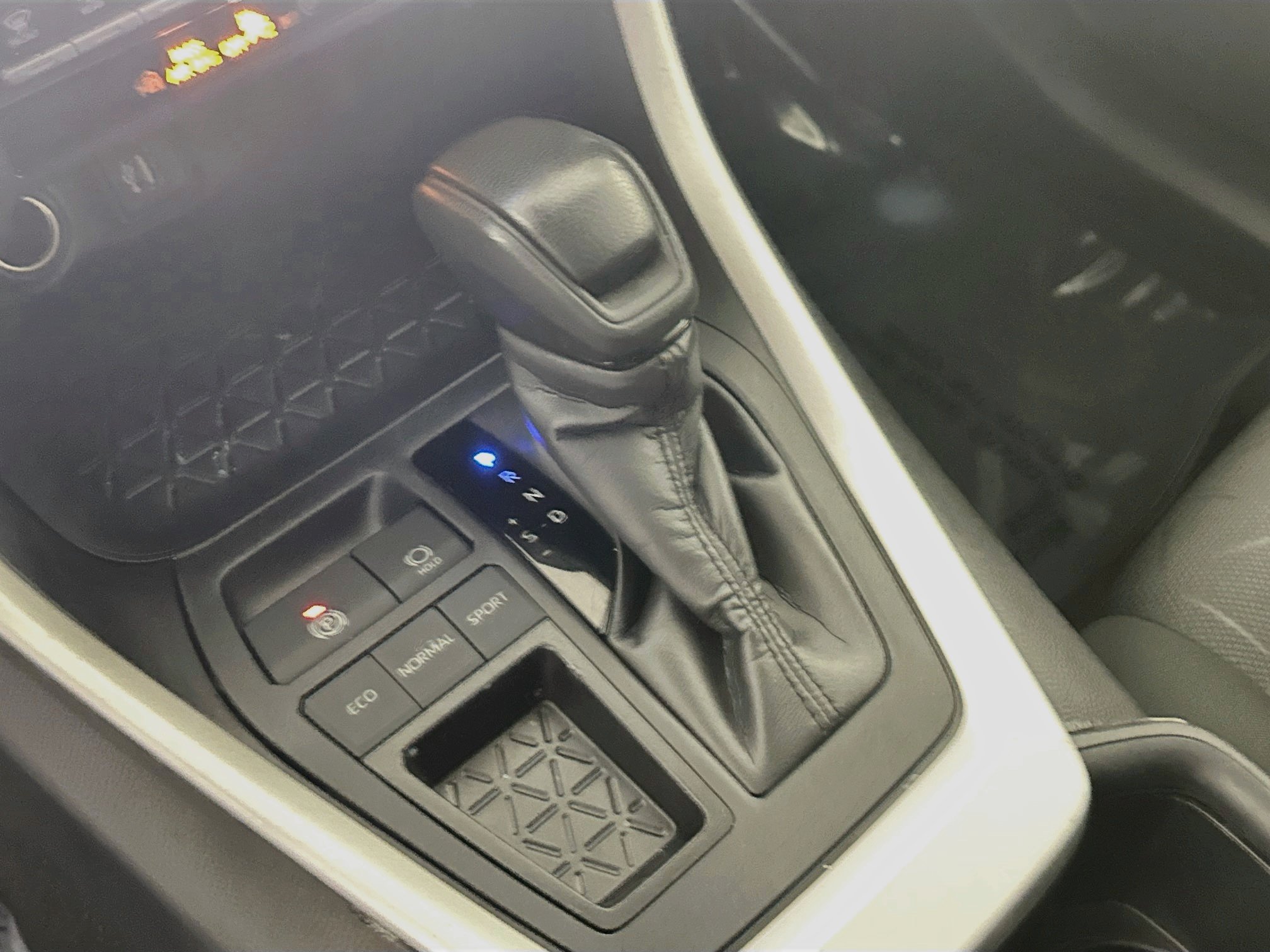 Used 2024 Toyota RAV4 XLE FWD image 21