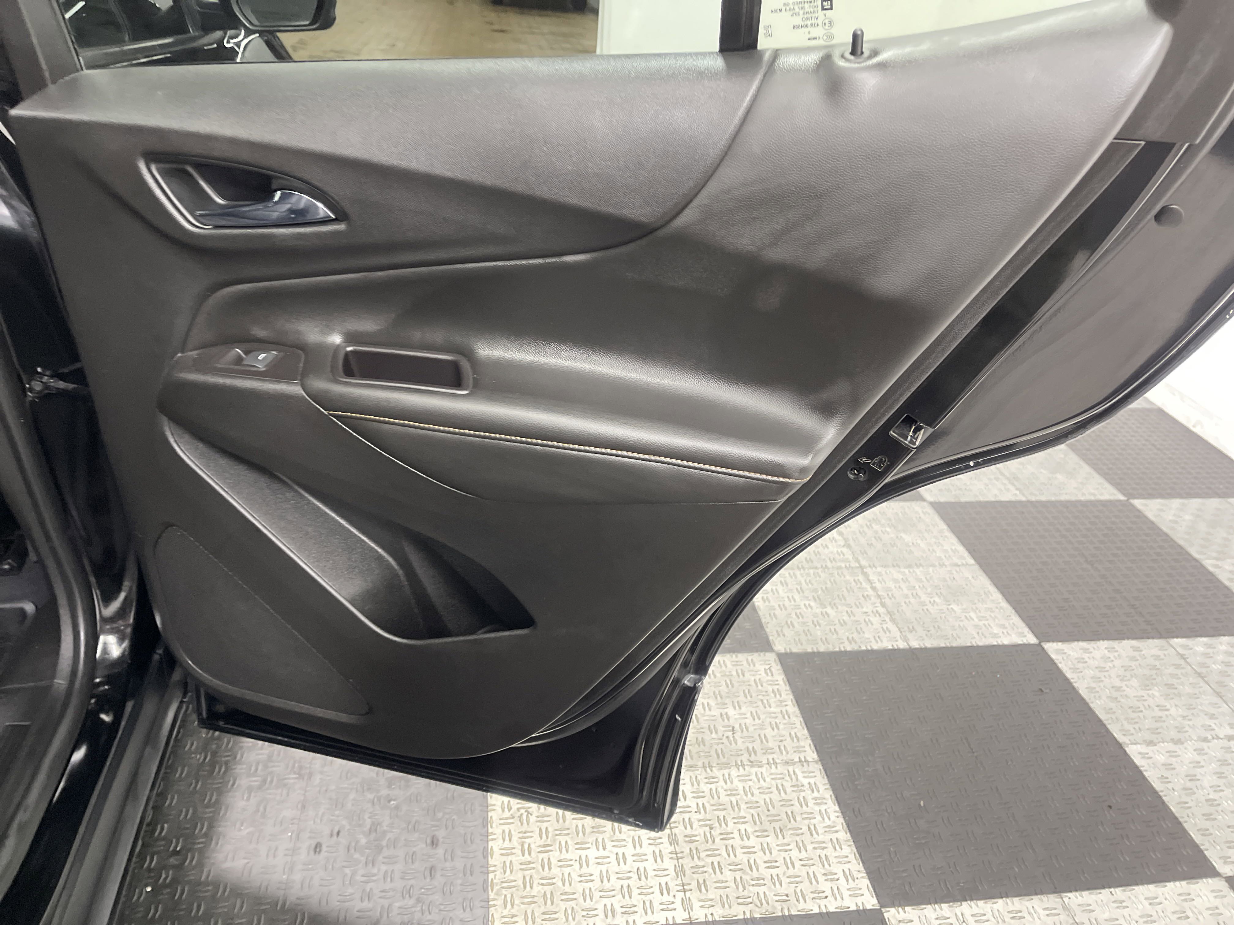 Used 2021 Chevrolet Equinox Premier w/ Redline Edition image 19