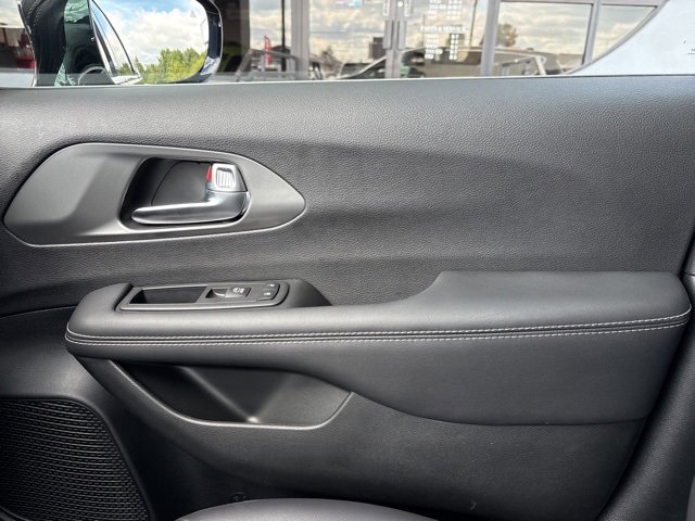 New 2026 Chrysler Pacifica Select image 26
