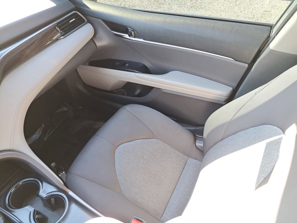 Used 2019 Toyota Camry LE w/ Phone Cable & Charge Package image 12