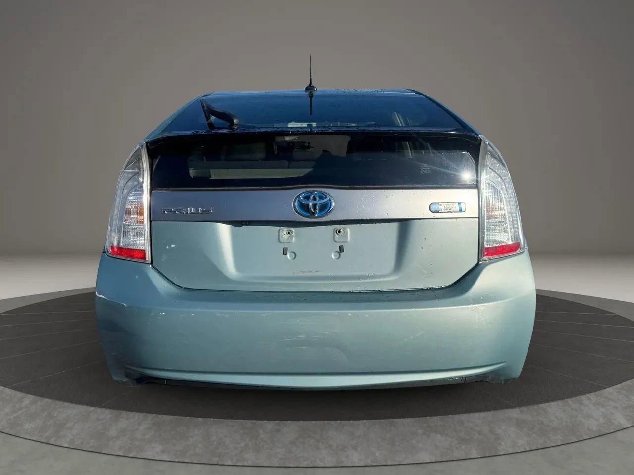 Used 2015 Toyota Prius Plug-In Hybrid image 7