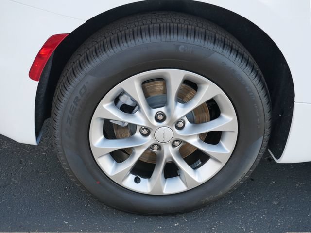 New 2027 Chrysler Pacifica Select AWD/4WD image 9