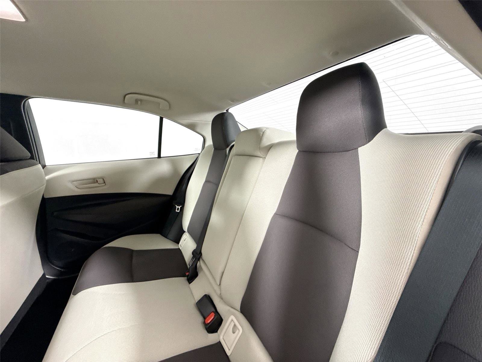 Used 2025 Toyota Corolla LE image 30