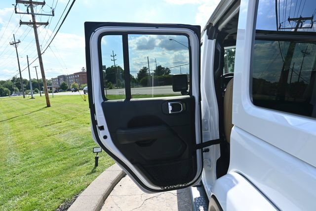 Used 2019 Jeep Wrangler Unlimited Sahara AWD/4WD image 23