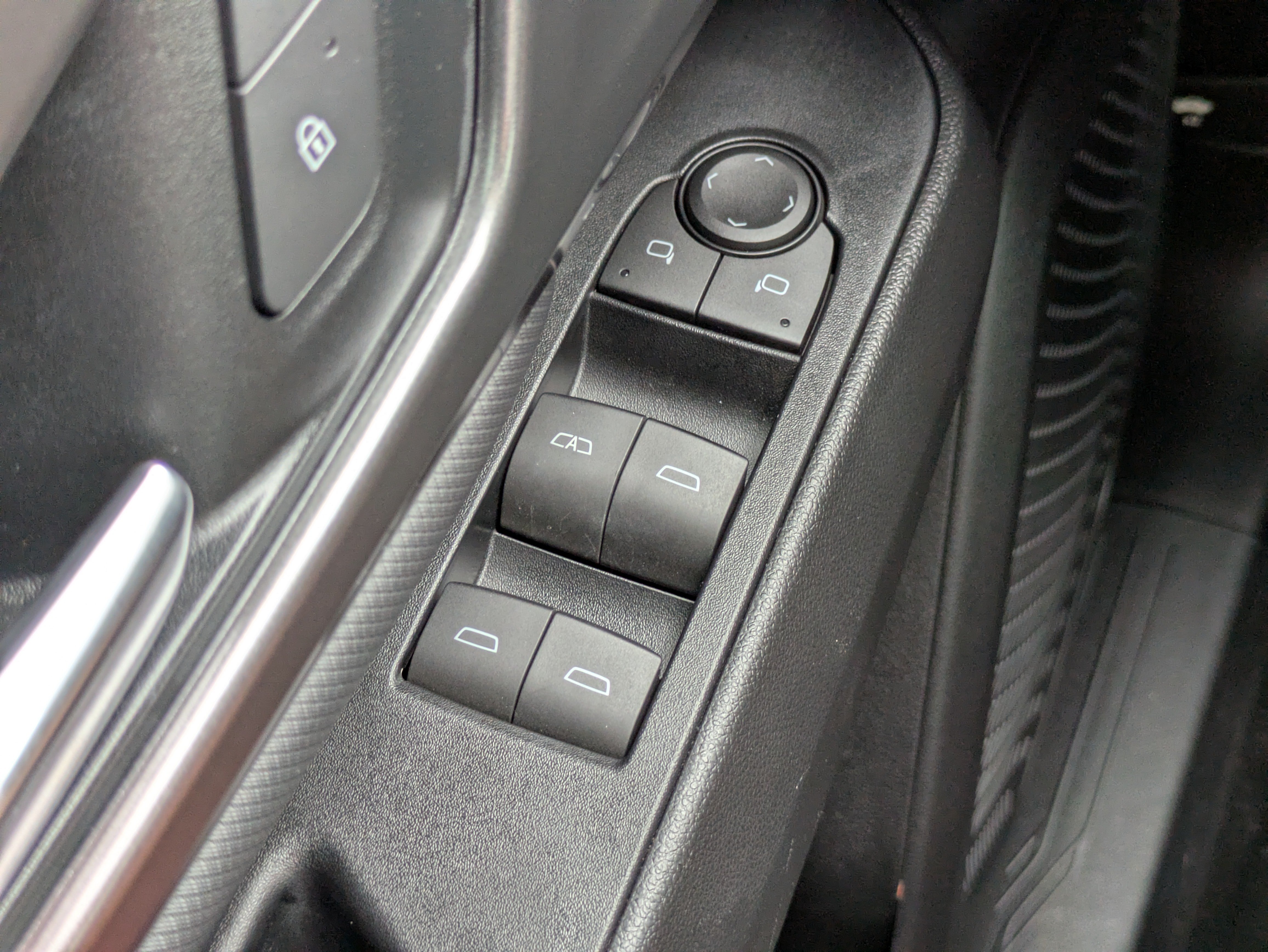 Used 2024 Chevrolet Equinox EV RS FWD image 23