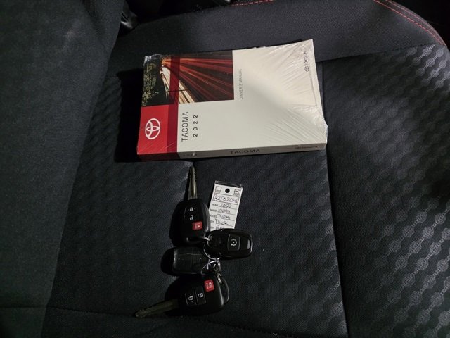 Used 2022 Toyota Tacoma SR5 w/ Technology Package image 9