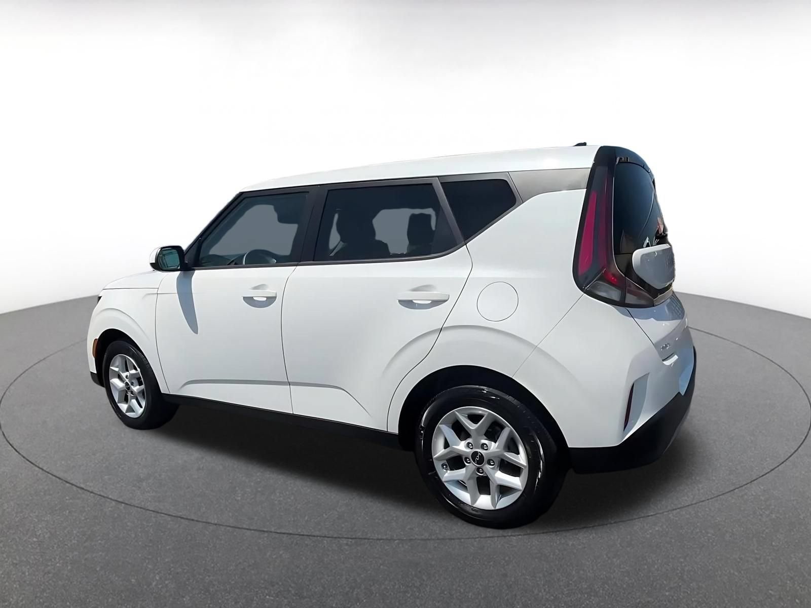 Used 2025 Kia Soul LX w/ LX Technology Package FWD image 10