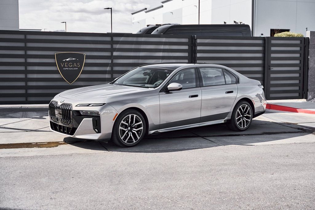 Used 2024 BMW 760i xDrive image 5