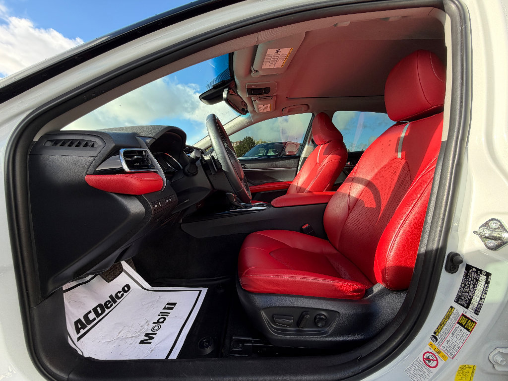 Used 2018 Toyota Camry XSE image 2