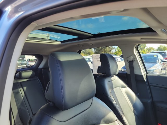 Used 2025 Kia Sportage EX w/ Premium Package FWD image 11