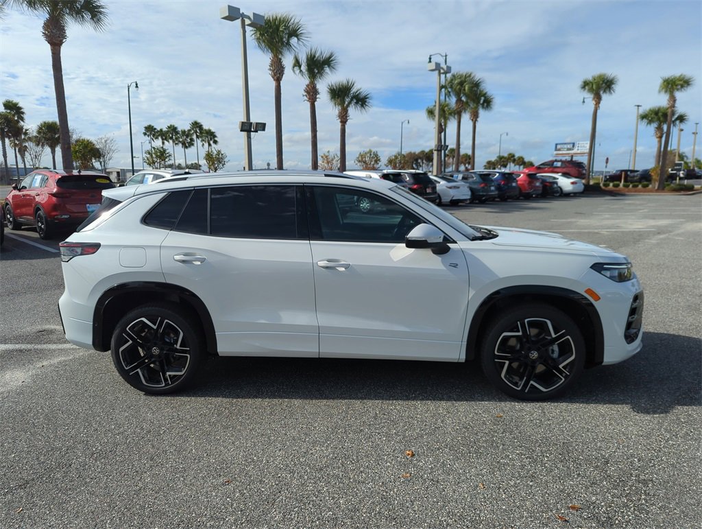 New 2026 Volkswagen Tiguan SEL R-Line image 3