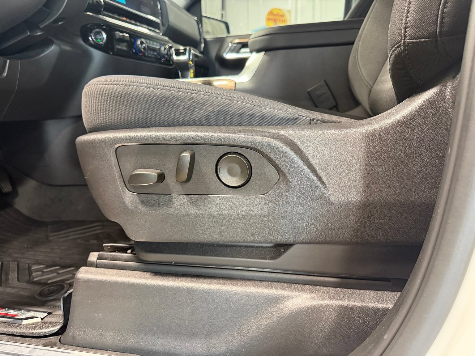 Used 2024 Chevrolet Silverado 1500 LT Trail Boss w/ Convenience Package II AWD/4WD image 14
