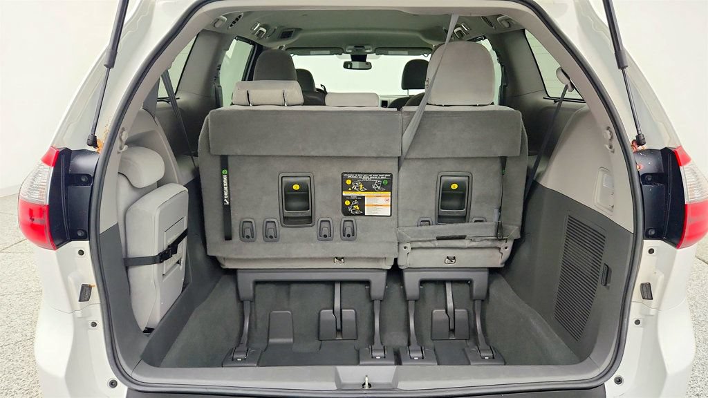 Used 2020 Toyota Sienna LE FWD image 21