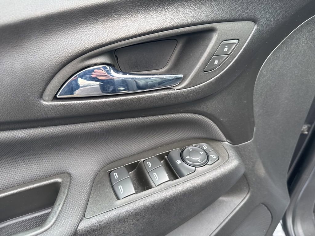 Used 2022 Chevrolet Equinox RS w/ RS Leather Package image 16