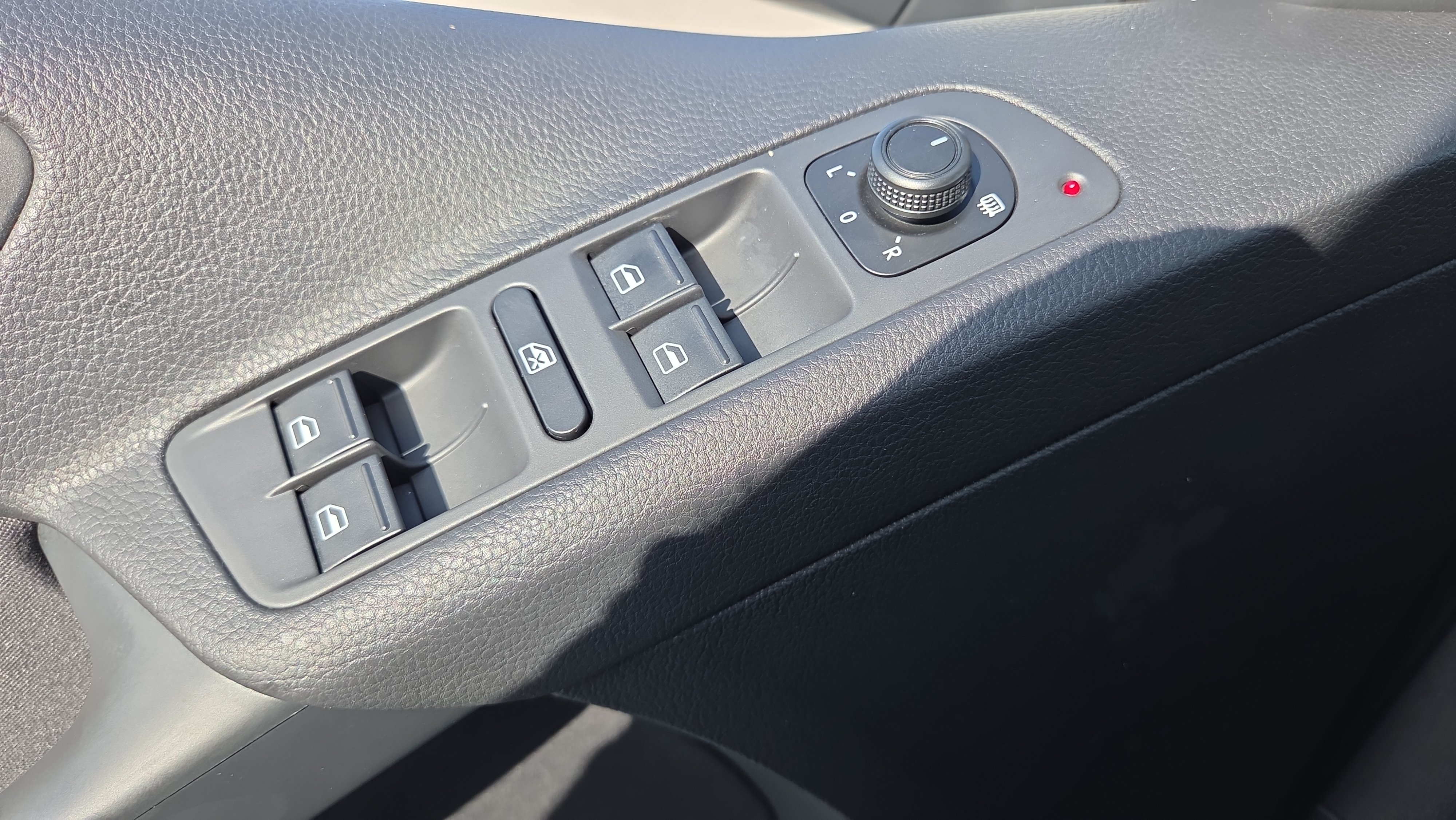 Used 2017 Volkswagen Tiguan S FWD image 34