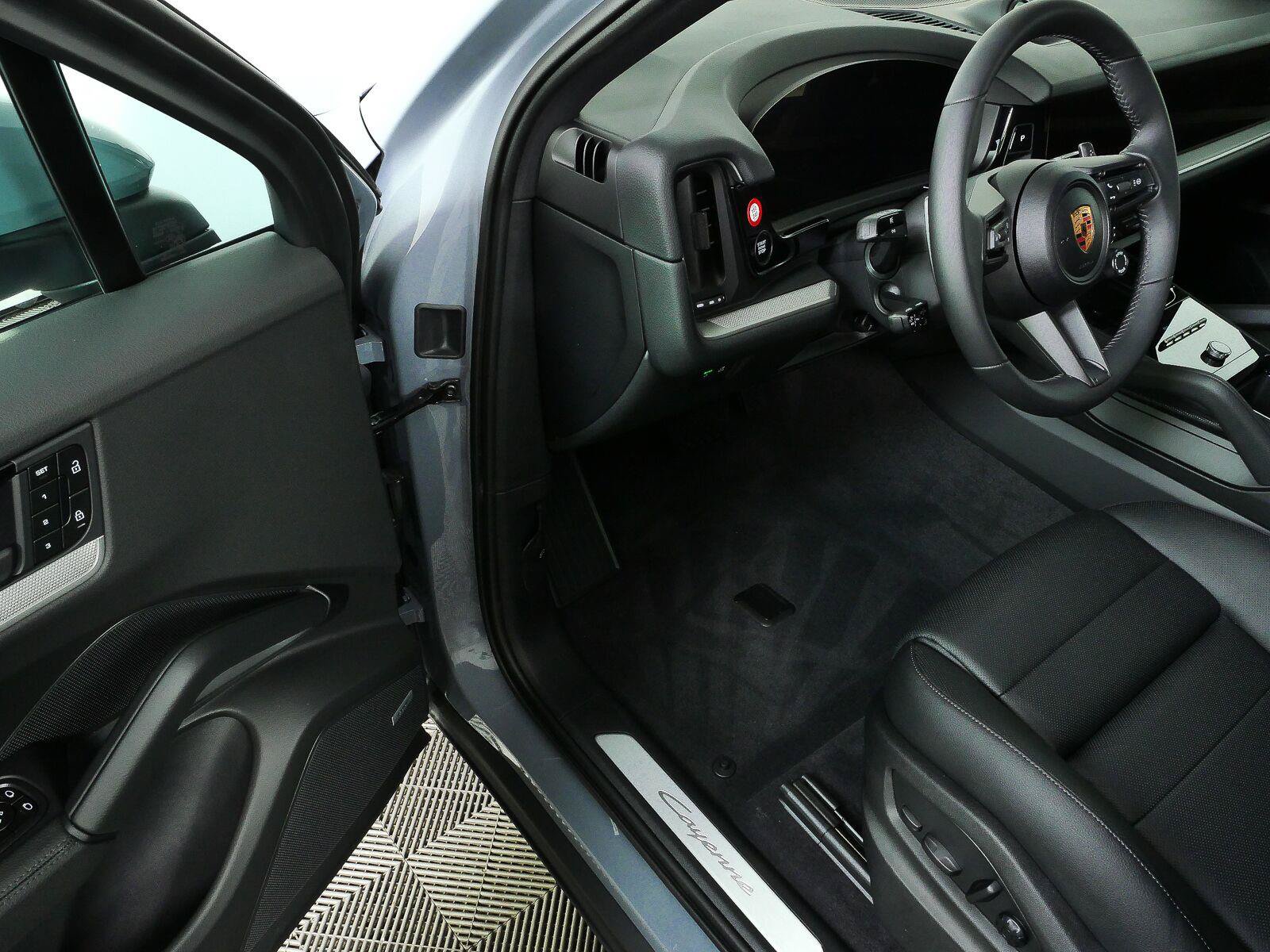 New 2026 Porsche Cayenne AWD/4WD image 8