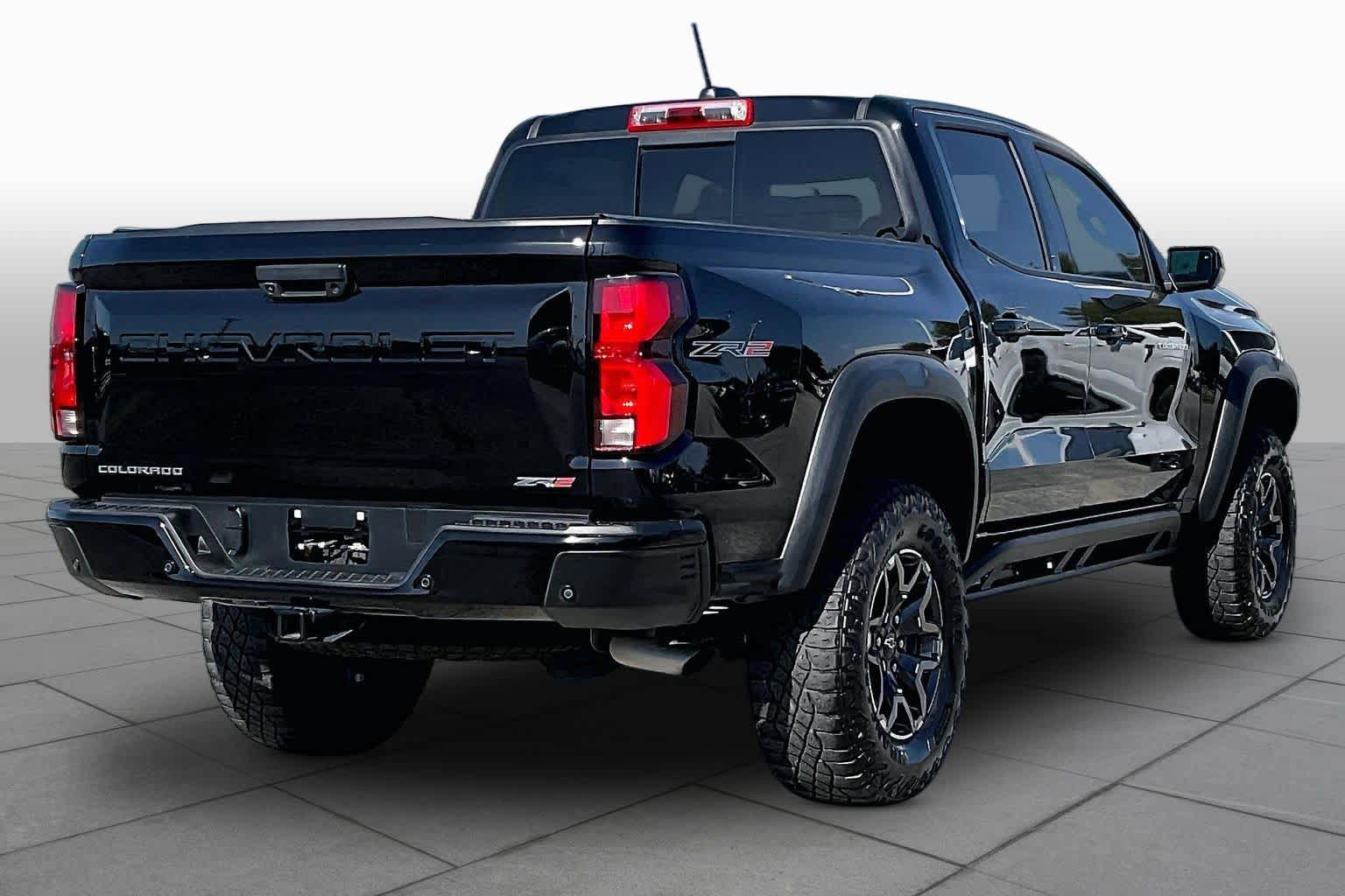 Used 2024 Chevrolet Colorado ZR2 w/ Technology Package AWD/4WD image 13